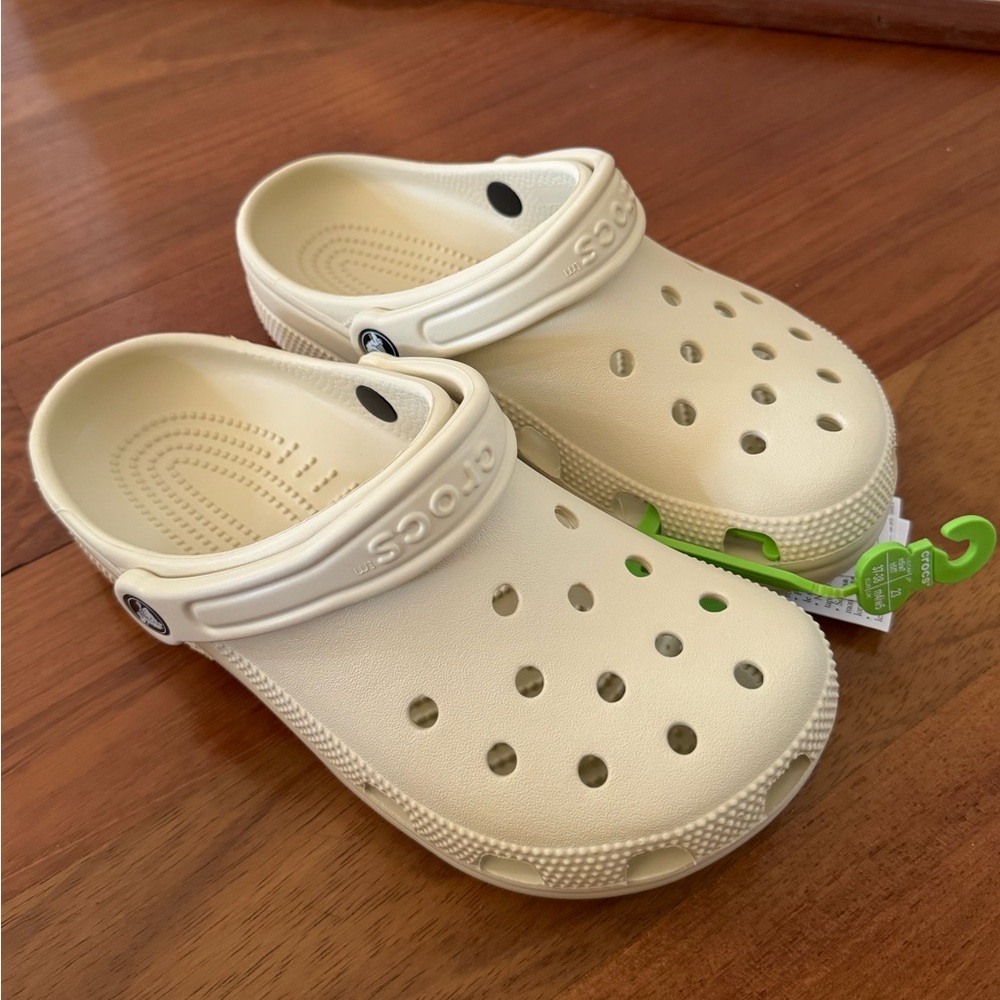 NWT Crocs Unisex Bone/Cream Women’s size 7/Men’s size 5